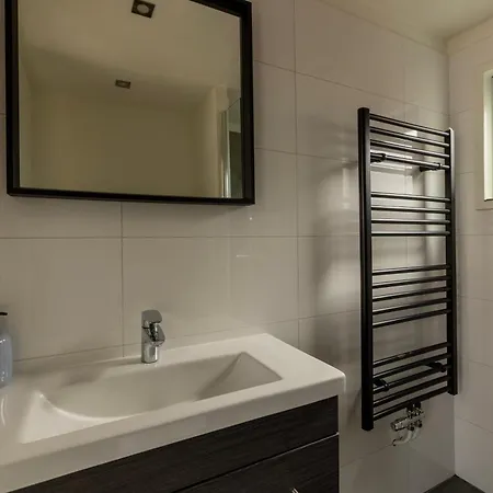 Loom - Modern In The Woods Chalet Putten